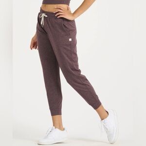 Vuori Women's Joggers in Plum